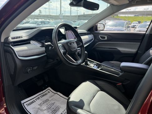 Used 2022 Jeep Compass Latitude AWD/4WD image 26