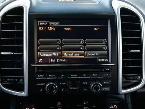 Used 2014 Porsche Cayenne Platinum Edition image 37