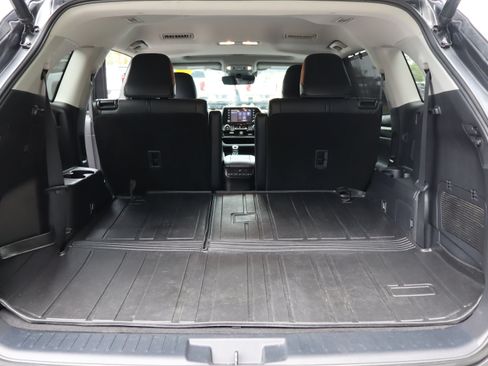 Used 2021 Toyota Highlander XLE AWD/4WD image 70