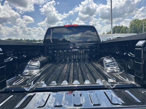 Used 2025 Nissan Frontier SV RWD image 18