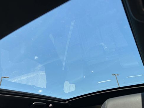 Used 2025 Land Rover Discovery Sport Dynamic SE image 11