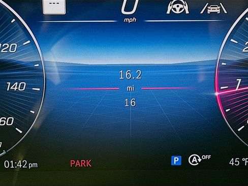 Used 2026 Mercedes-Benz GLC 300 4MATIC image 15