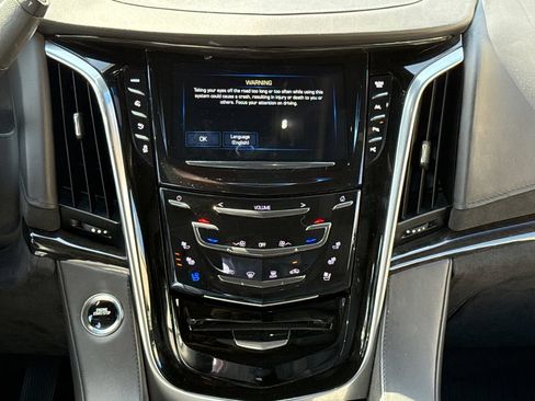 Used 2020 Cadillac Escalade Platinum AWD/4WD image 12
