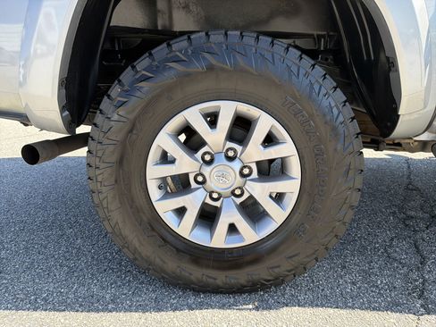 Used 2019 Toyota Tacoma SR5 image 28