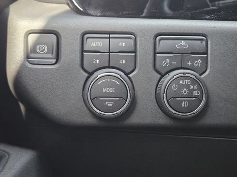 Used 2025 Chevrolet Silverado 1500 LT Trail Boss w/ Convenience Package II AWD/4WD image 22