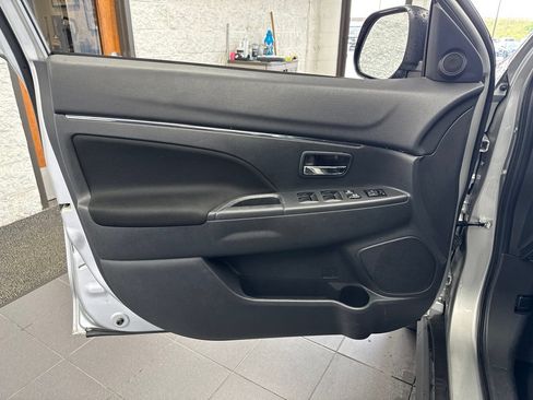Used 2025 Mitsubishi Outlander Sport ES AWD/4WD image 33