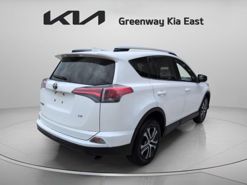Used 2017 Toyota RAV4 LE FWD image 6