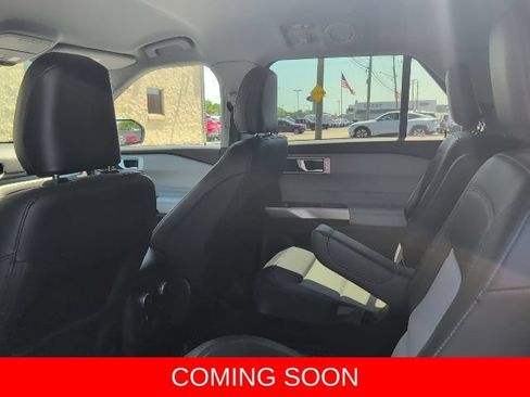 Used 2024 Ford Explorer XLT w/ Equipment Group 202A AWD/4WD image 5