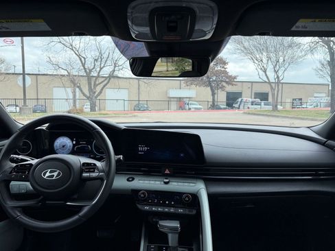 Used 2025 Hyundai Elantra Limited image 34