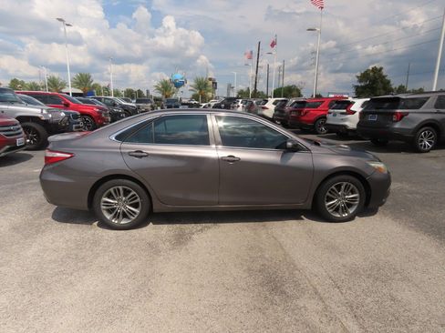 Used 2016 Toyota Camry SE FWD image 10