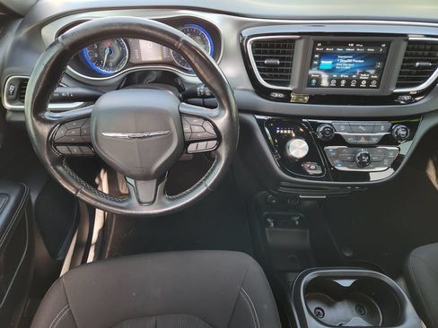 Used 2020 Chrysler Pacifica Touring w/ S Appearance Package FWD image 26