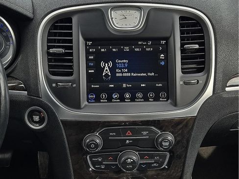 Used 2019 Chrysler 300 Limited RWD image 12
