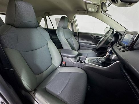 Certified 2022 Toyota RAV4 LE image 32
