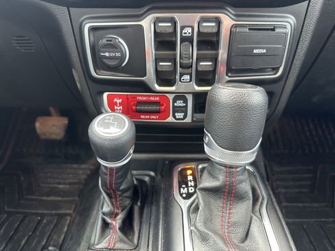 Used 2021 Jeep Wrangler Unlimited Rubicon AWD/4WD image 14