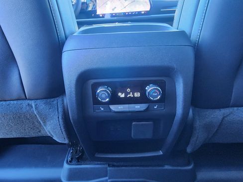 New 2026 Chevrolet Traverse High Country image 18