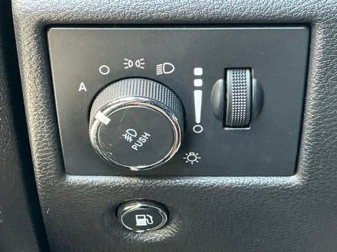 Used 2021 Jeep Grand Cherokee Laredo X AWD/4WD image 32