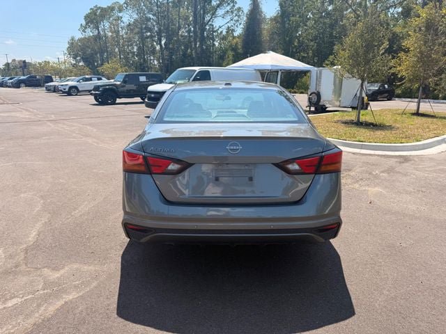 Used 2025 Nissan Altima 2.5 SV FWD image 15