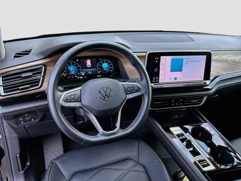 Used 2025 Volkswagen Atlas SE AWD/4WD image 39