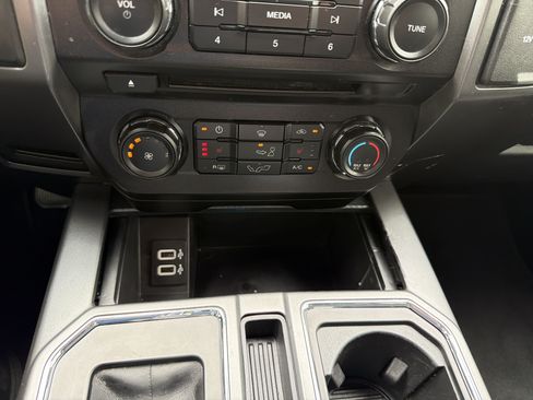 Used 2018 Ford F150 XLT w/ Equipment Group 302A Luxury AWD/4WD image 23