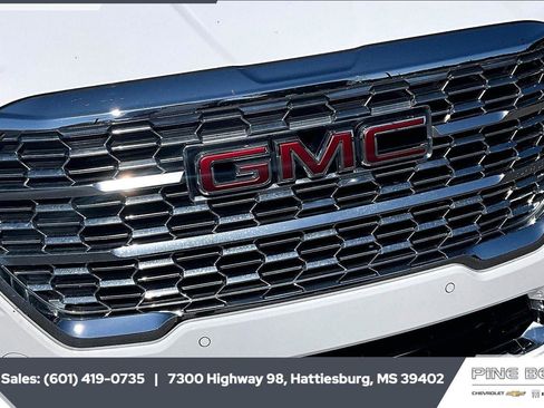 Used 2024 GMC Terrain Denali AWD/4WD image 24