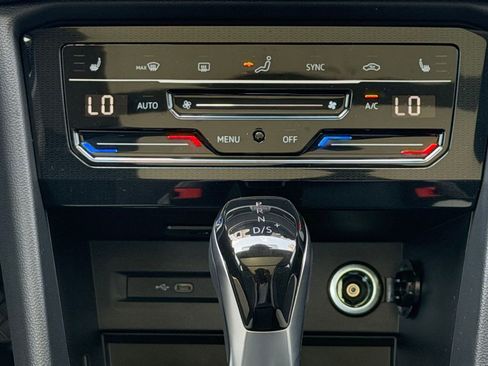 New 2026 Volkswagen Taos SE FWD image 17