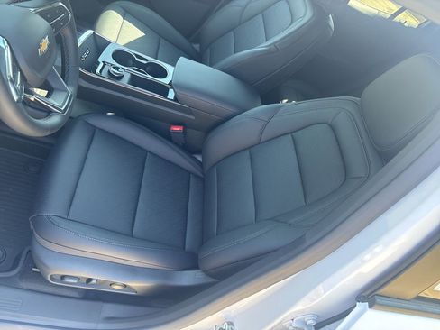 New 2026 Chevrolet Equinox LT w/ Convenience Package II FWD image 28