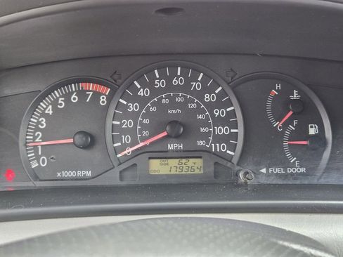Used 2004 Toyota Corolla CE FWD image 8