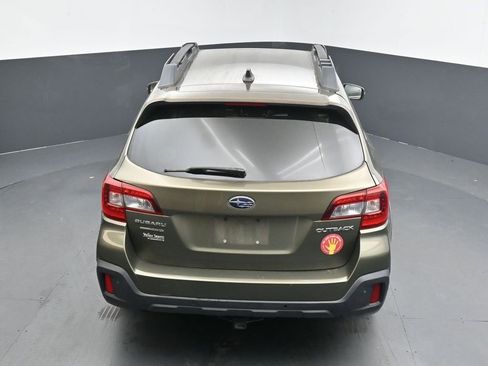 Used 2018 Subaru Outback 2.5i Limited image 16