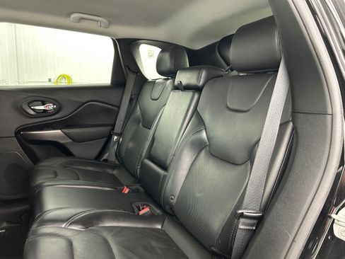 Used 2019 Jeep Cherokee Limited AWD/4WD image 29