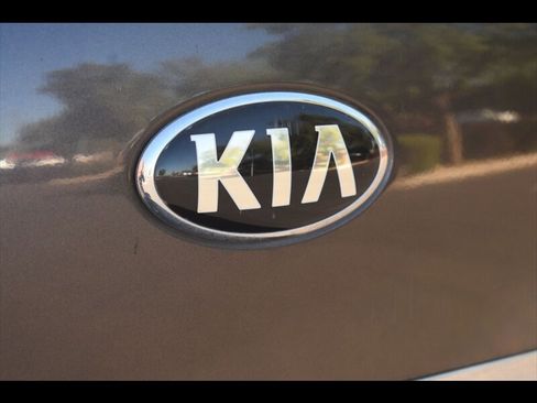 Used 2016 Kia Sedona SX image 51