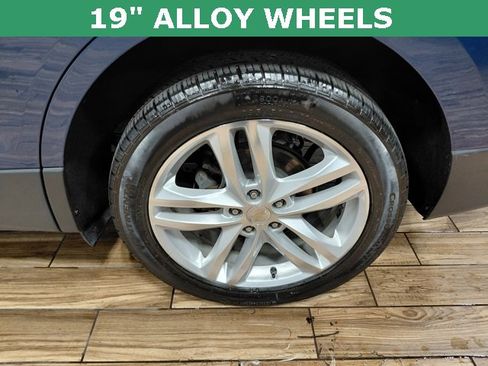 Used 2019 Chevrolet Equinox Premier image 12