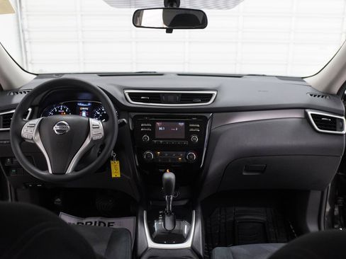 Used 2016 Nissan Rogue S w/ Appearance Package FWD image 28