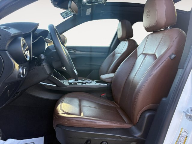 Used 2023 Alfa Romeo Stelvio Ti AWD/4WD image 9