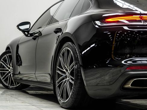 Used 2021 Porsche Panamera w/ Premium Package RWD image 16