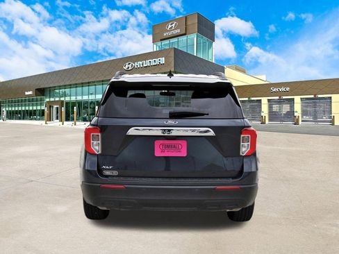 Used 2023 Ford Explorer XLT RWD image 7
