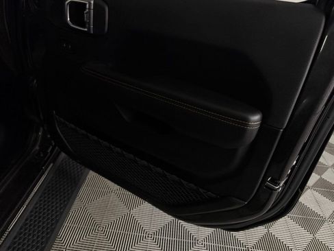 Used 2025 Jeep Wrangler Unlimited Sahara image 28