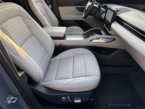 New 2026 Lincoln Nautilus Reserve w/ Jet Appearance Package image 9