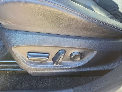 Used 2023 Toyota Crown Limited image 24