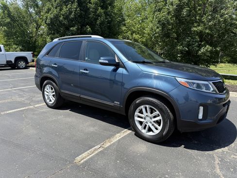 Used 2014 Kia Sorento LX AWD/4WD image 2