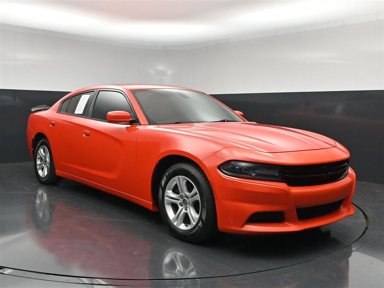 Used 2018 Dodge Charger SXT RWD image 3