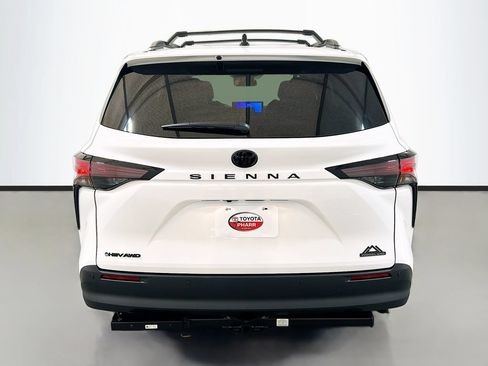 New 2026 Toyota Sienna XLE Woodland Edition AWD/4WD image 5