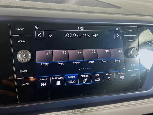 Used 2024 Volkswagen Taos SE image 19