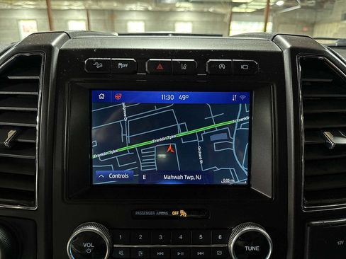 Used 2021 Ford Expedition Limited image 21