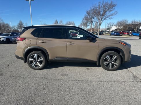 Used 2024 Nissan Rogue SL w/ SL Premium Package image 4