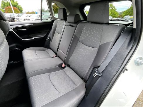Used 2021 Toyota RAV4 XLE w/ Carpet Mat Package (TMS) FWD image 20