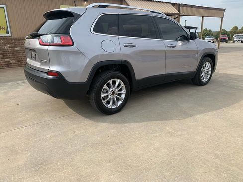 Used 2019 Jeep Cherokee Latitude w/ Popular Appearance Group image 2