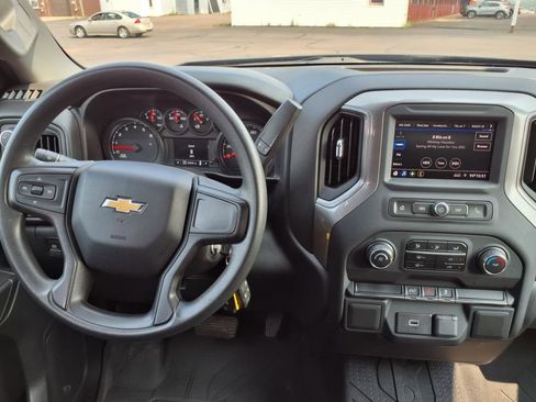 Used 2020 Chevrolet Silverado 1500 Custom w/ Custom Value Package image 17