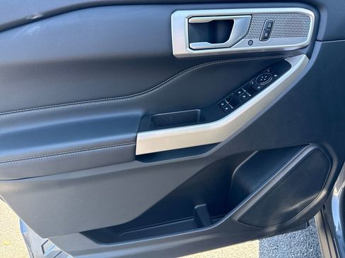 Used 2023 Ford Explorer Limited image 14