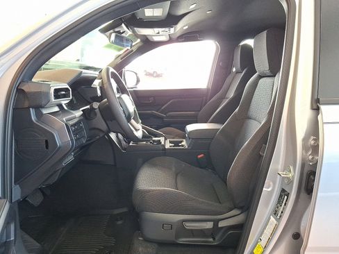 Used 2025 Toyota 4Runner SR5 AWD/4WD image 12