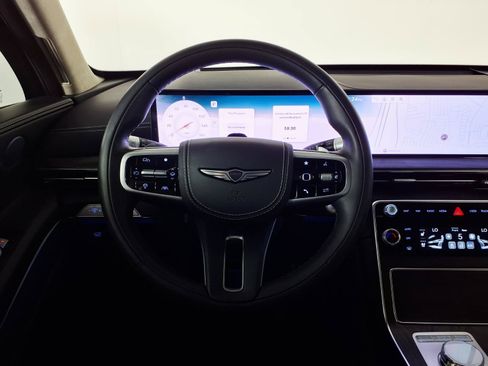 Certified 2025 Genesis GV80 3.5T Prestige AWD/4WD image 15